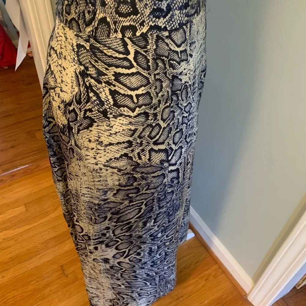 Zara Snakeskin designed Skirt, navy/beige, size L